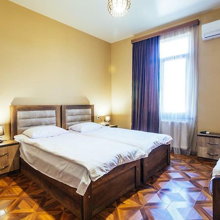 Memory House Hotel Koetaisi Buitenkant foto