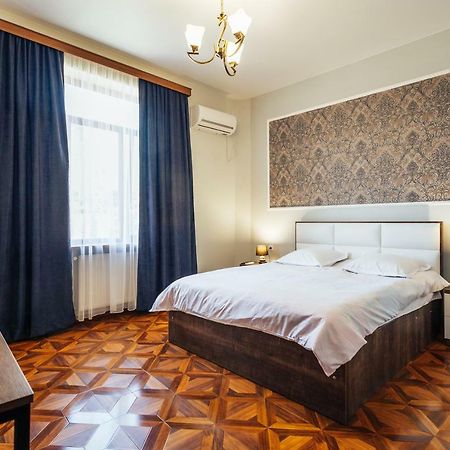 Memory House Hotel Koetaisi Buitenkant foto