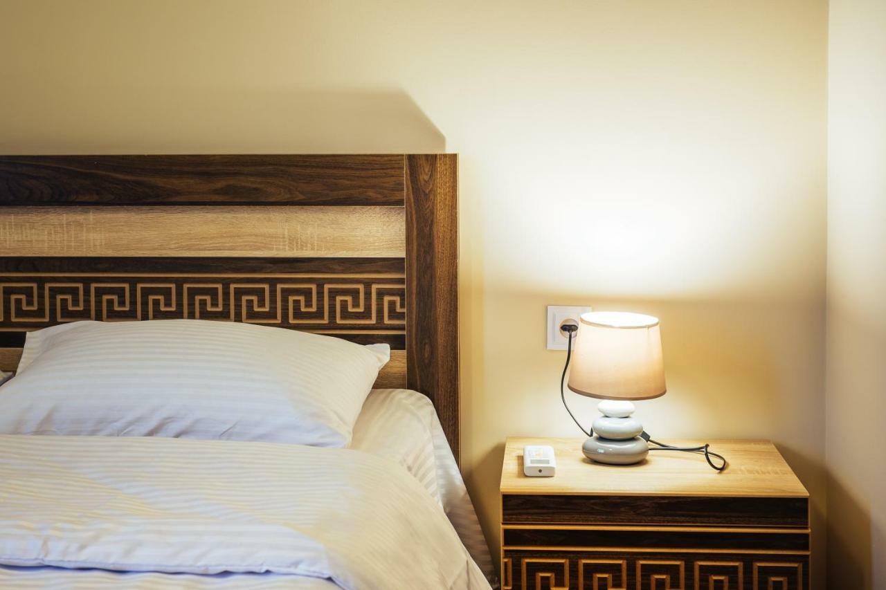 Memory House Hotel Koetaisi Buitenkant foto