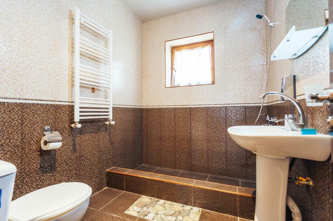 Memory House Hotel Koetaisi Buitenkant foto