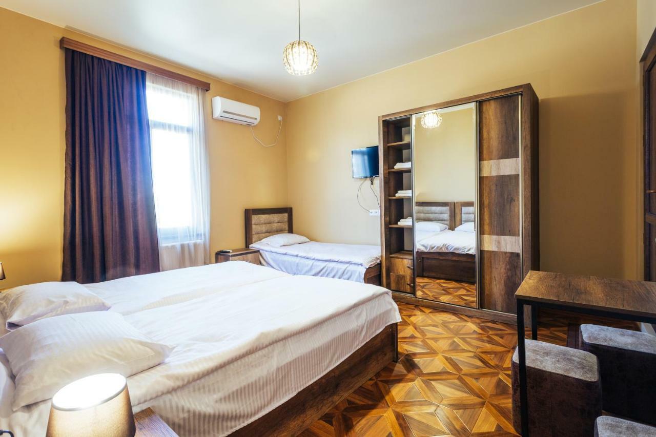 Memory House Hotel Koetaisi Buitenkant foto