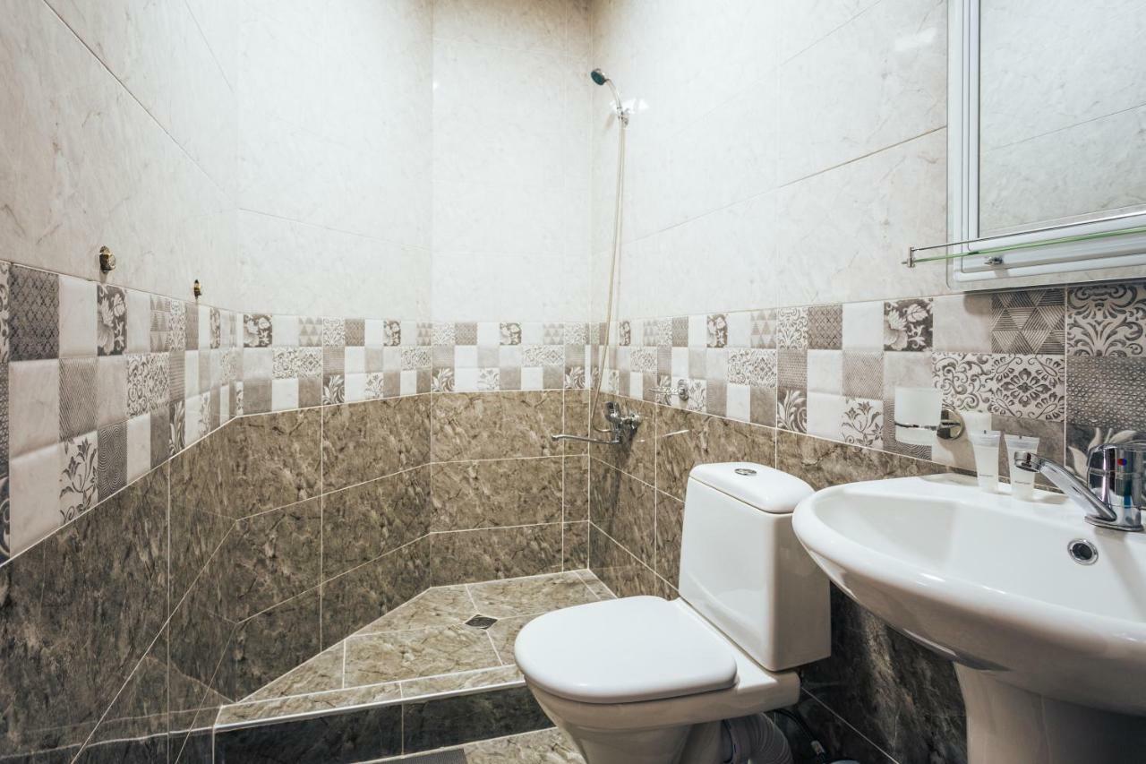 Memory House Hotel Koetaisi Buitenkant foto