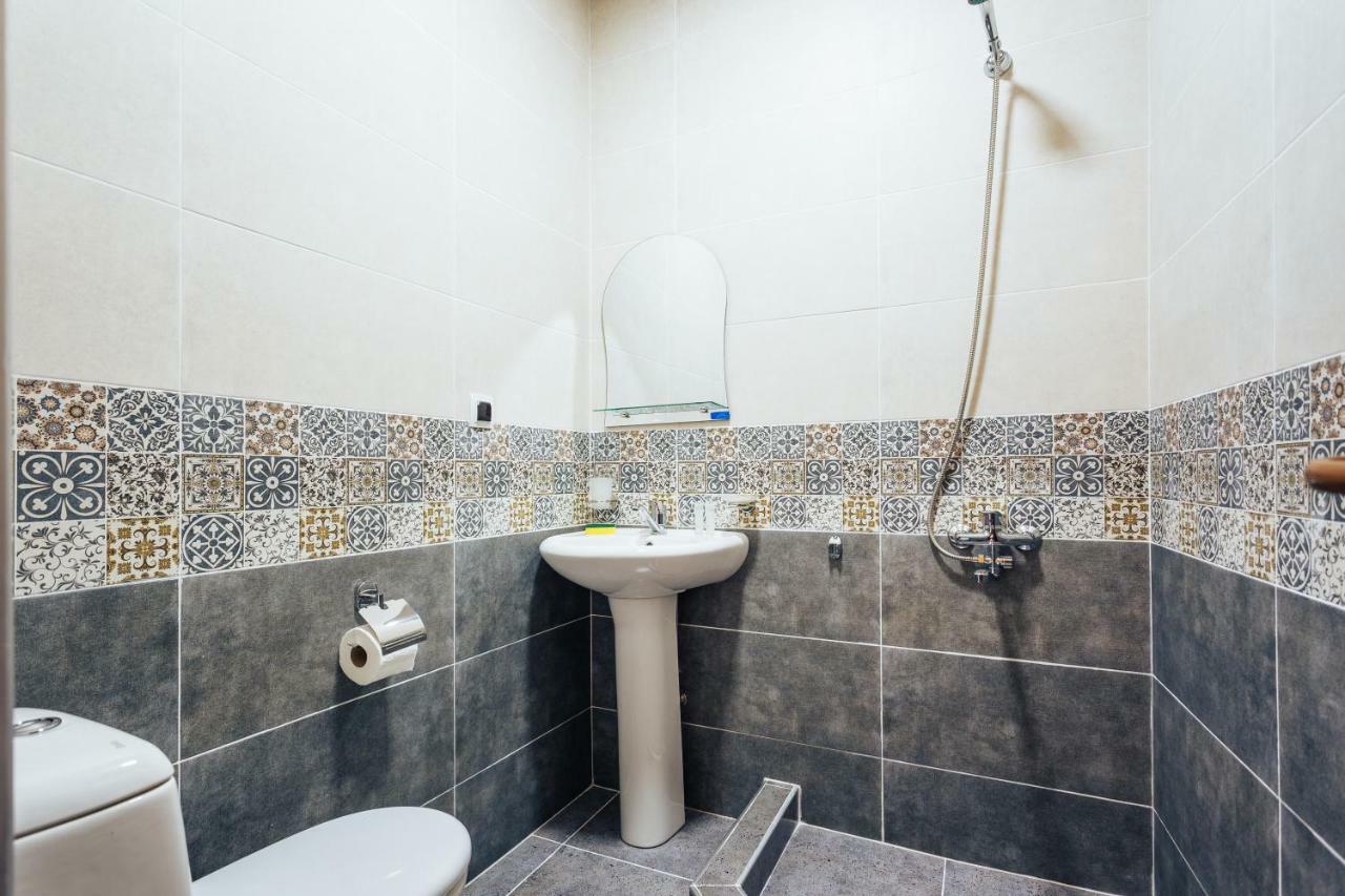 Memory House Hotel Koetaisi Buitenkant foto